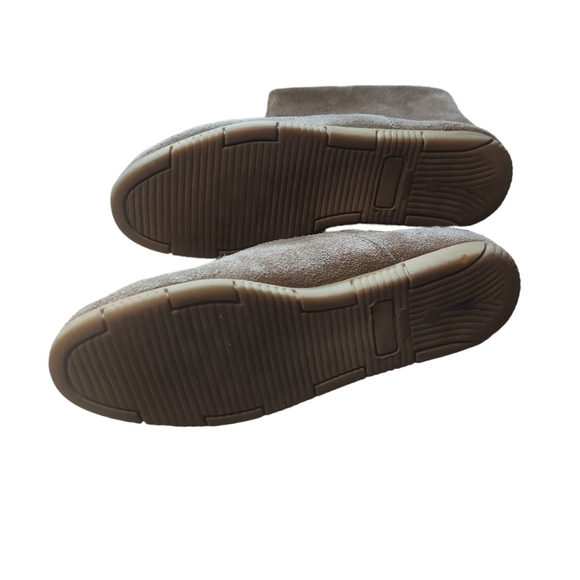 7.5 Trackers tan booties - Picture 4 of 6